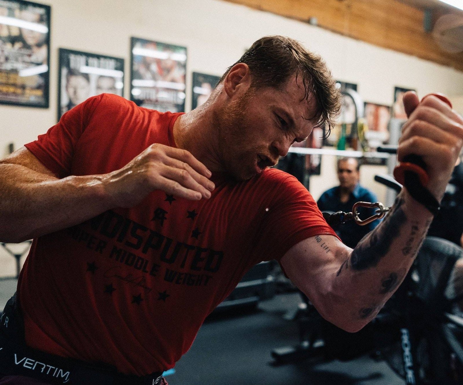 Canelo Ávarez amenaza a Messi, por patear camisa del Tri y de pasada le da a Faitelson