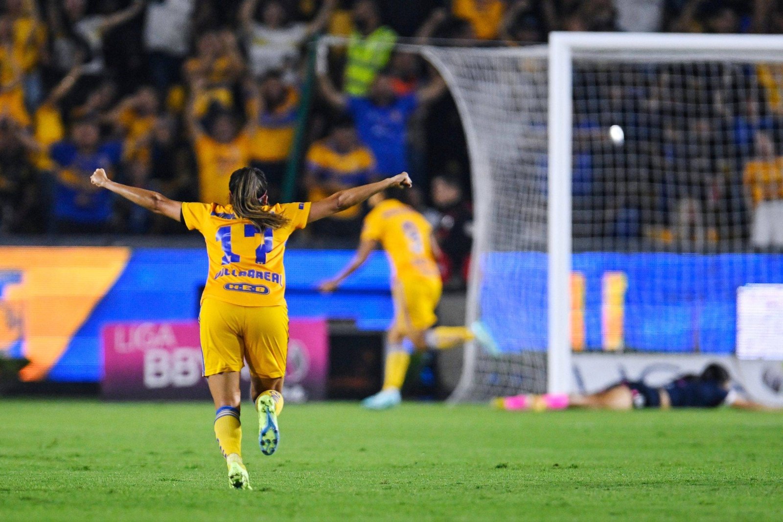 Liga Mx Femenil: Tigres toma mínima ventaja de 2-1 ante Rayadas en el juego de ida de las semifinales