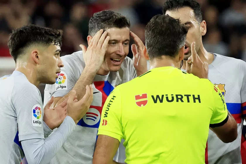 Castigan 3 juegos a Robert Lewandowksi 