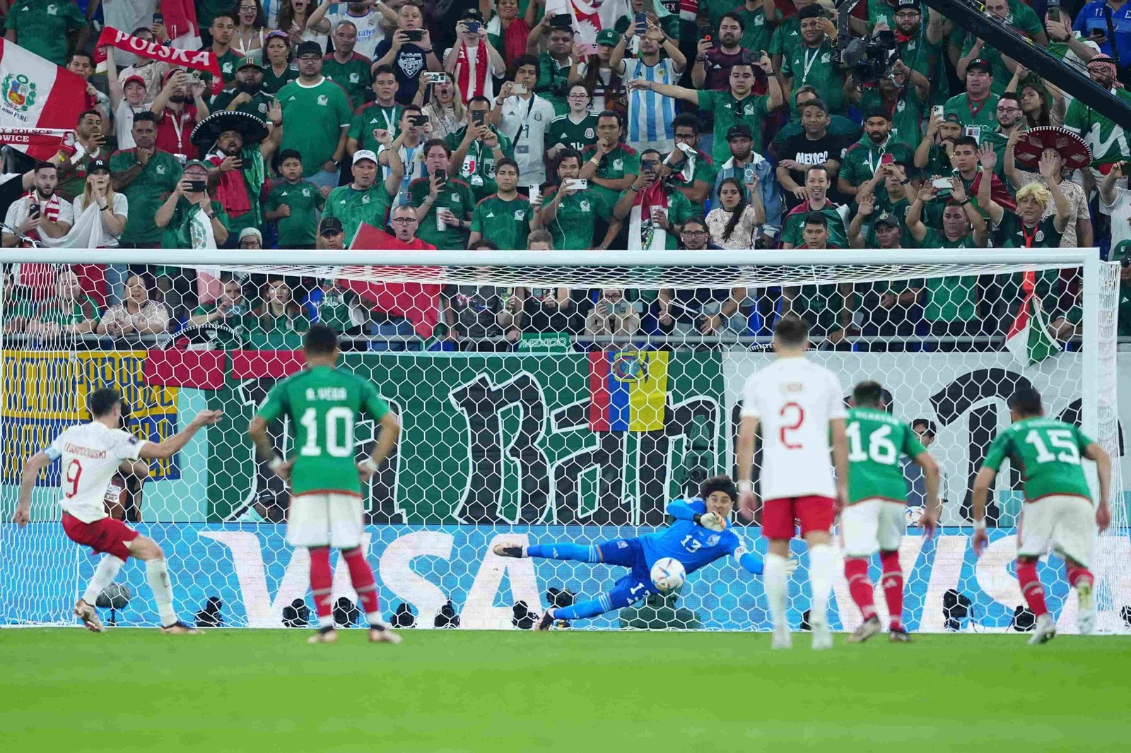 México rescata empate ante Polonia gracias a Ochoa