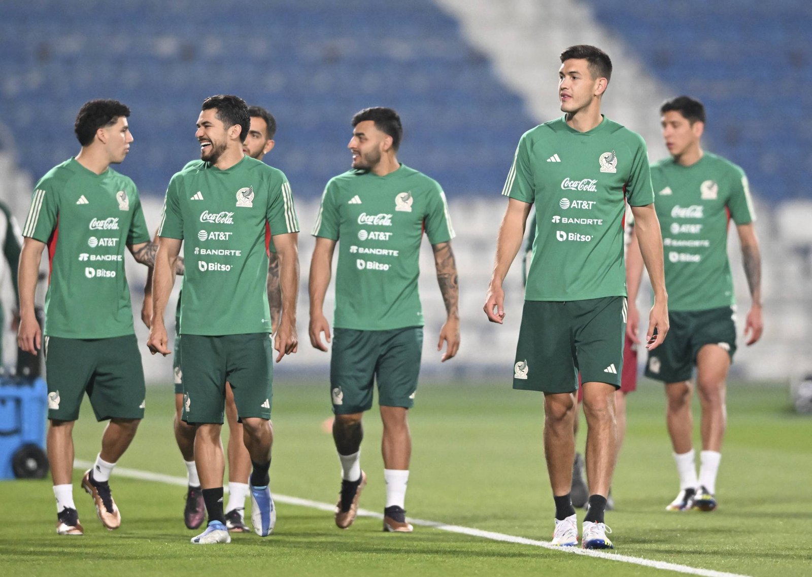 Edson Álvarez, a la banca ante Argentina