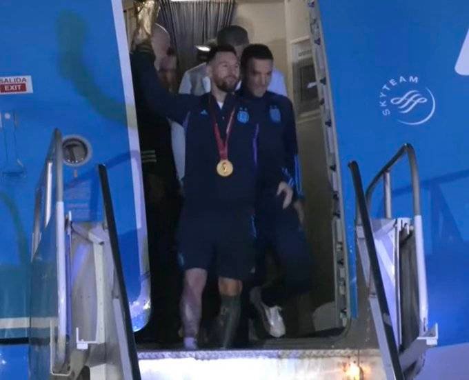 Qatar 2022: Llega Argentina y Messi a Buenos Aires con la Copa del Mundo