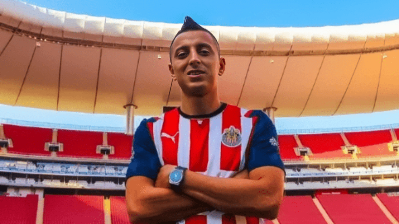 Lee más sobre el artículo Liga MX: Piojo Alvarado fuera un mes de las Chivas por lesión