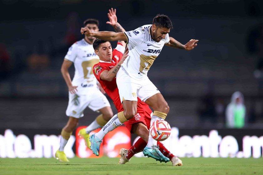 Pumas y Toluca empatan en el debut de Rafa Puente 