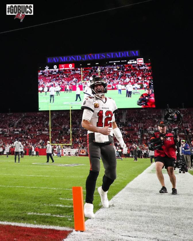 Cowboys arremete contra Tom Brady y eliminan a Buccaneers