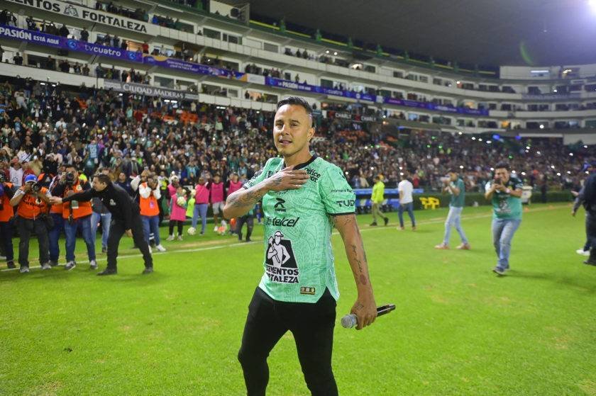 Liga MX: León remonta y vence 2-1 a Necaxa en el debut de Larcamón