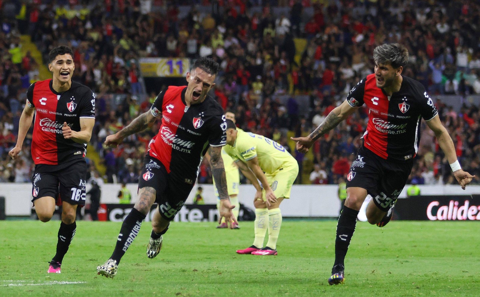 Brian Lozano brilla en empate del Atlas 2-2 con el América en el Estadio Jalisco