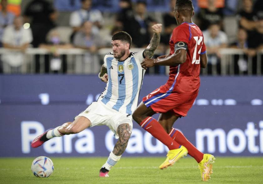 Argentina y Messi estrenan su campeonato con triunfo 2-0 sobre Panamá 