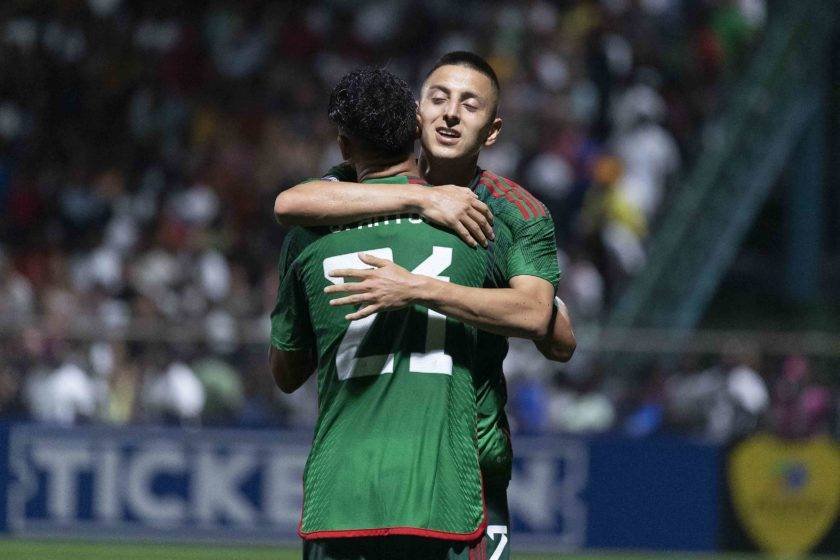 México derrota 2-0 a Surinam en el debut de Diego Cocca