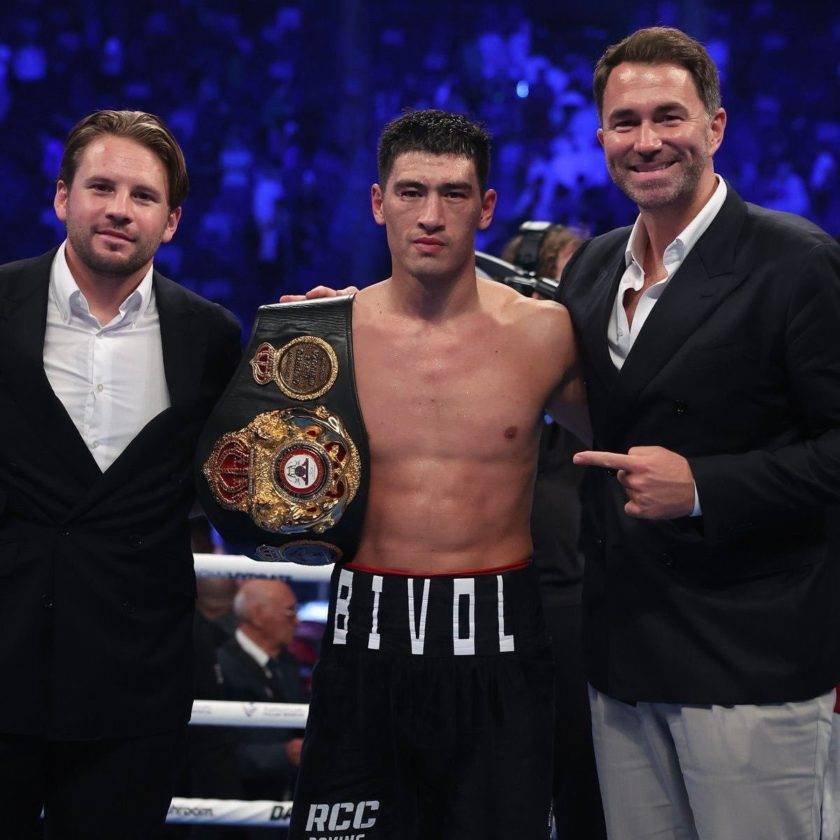 Dmitry Bivol, Campeón Mundial Ruso. 