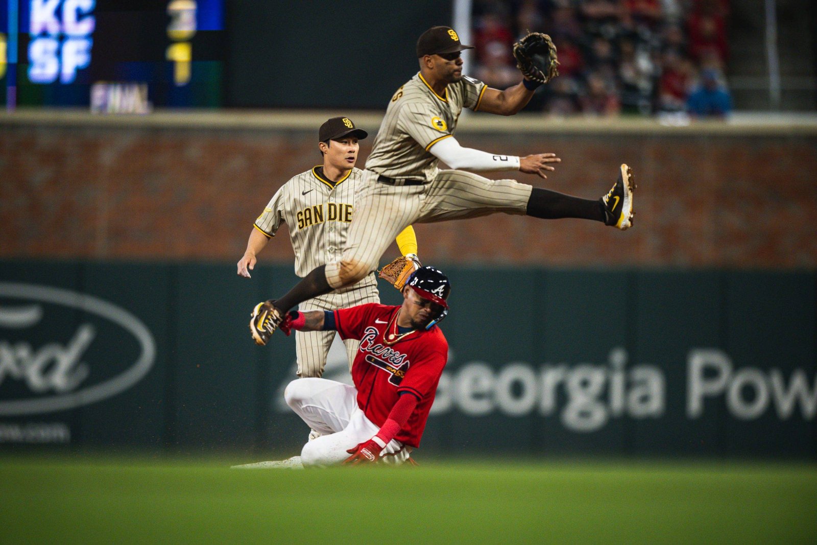 Los Padres igualaron la Serie ante los Bravos de Atlanta.