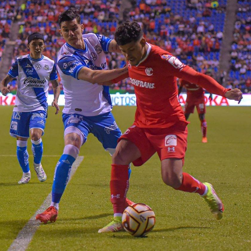 Toluca y derrotó 2-1 al Puebla con gran actuación de Volpi.