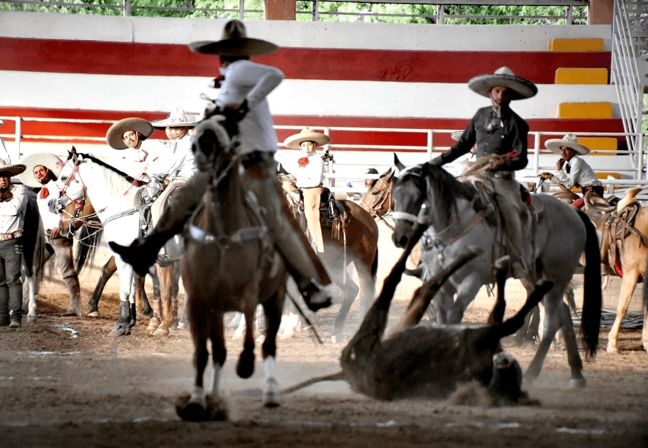 Cerrada contienda en el Campeonato Estatal Charro. 