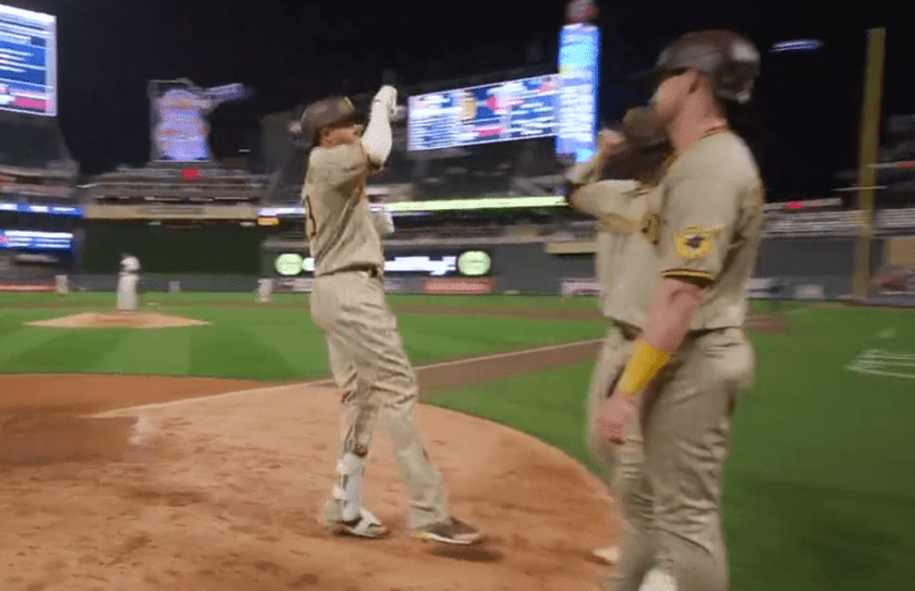 Machado remolcó tres carreras con su cuadrangular para los San Diego Padres. 