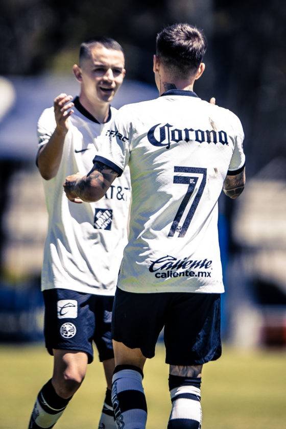 Álvaro Fidalgo y Brian Rodríguez en el 3-1 del América sobre Cruz Azul. 