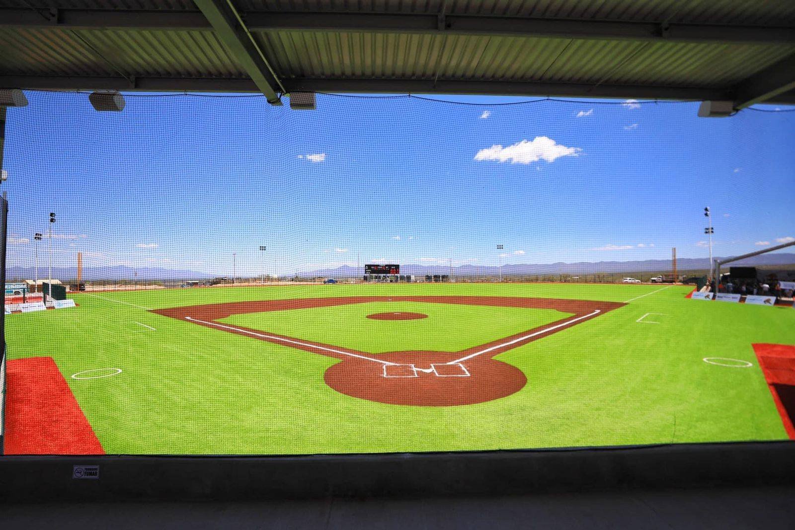 El campo de beisbol es una de las mejores instalaciones de la región.