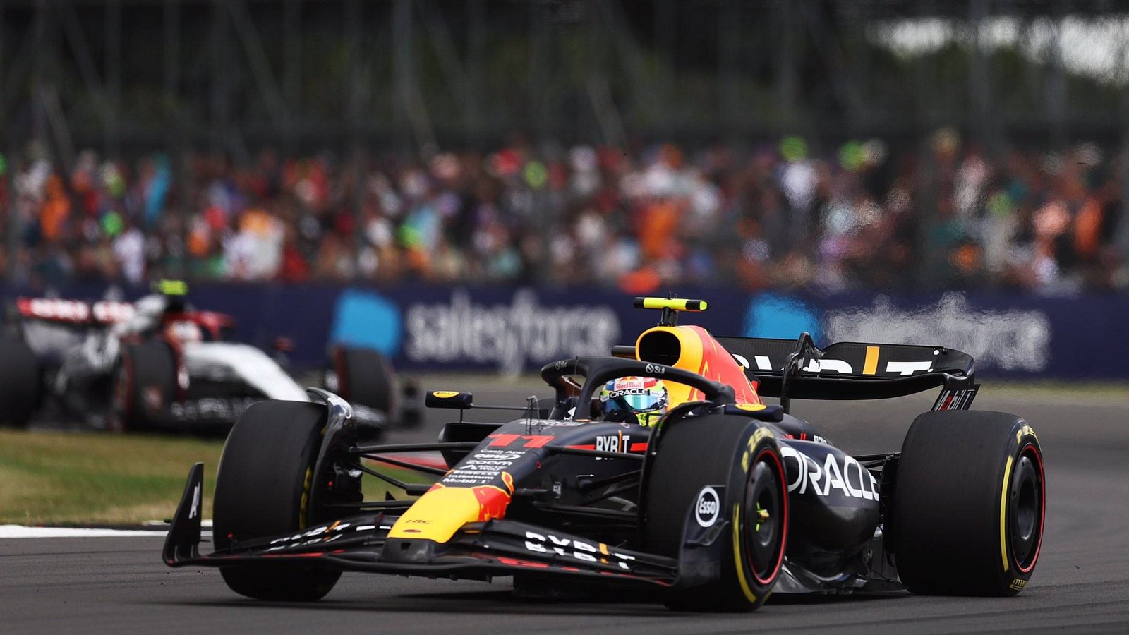 Max Verstappen es líder absoluto por delante de Checo Pérez.