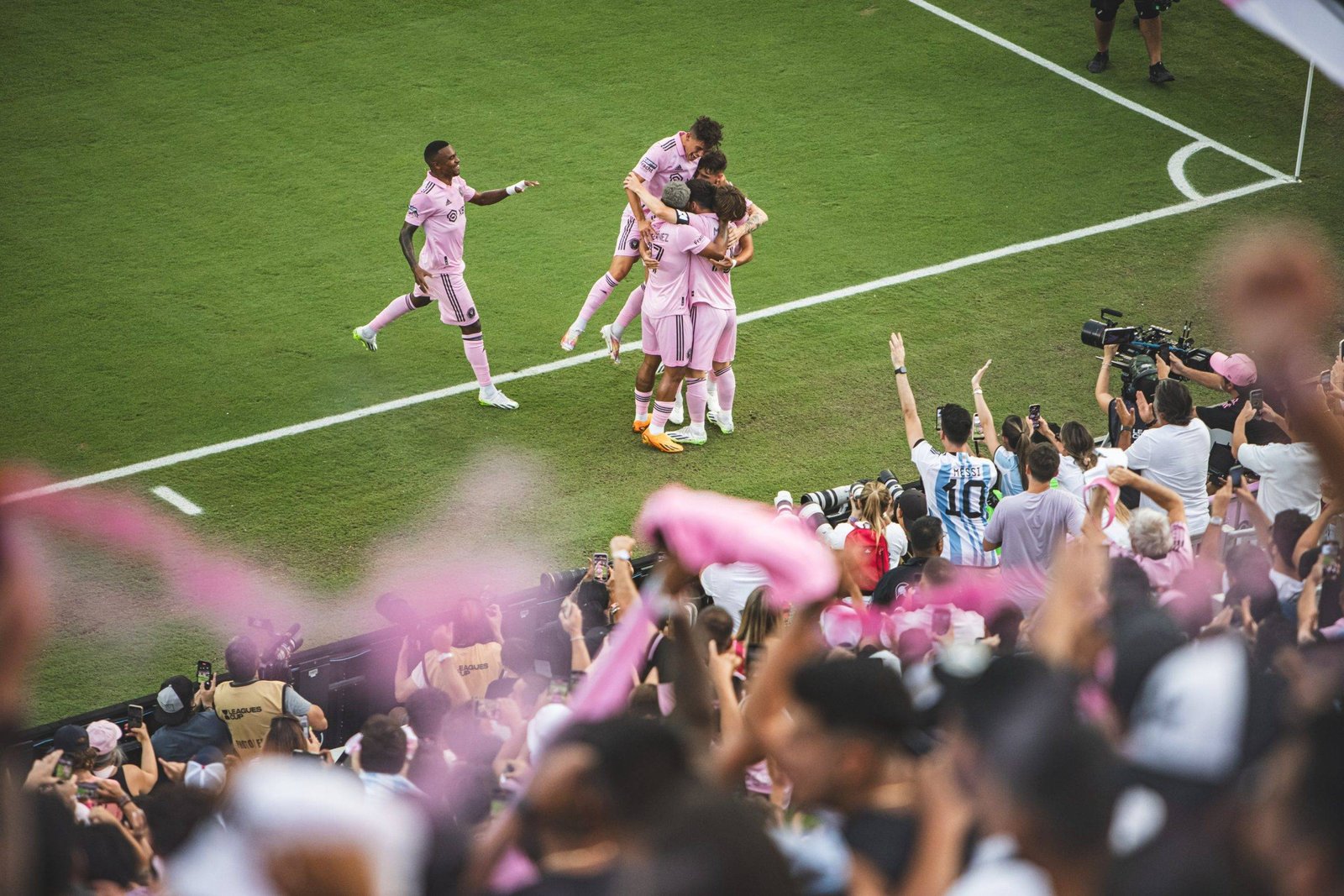 Messi marcó un doblete en la goleada del Inter Miami sobre Atlanta.