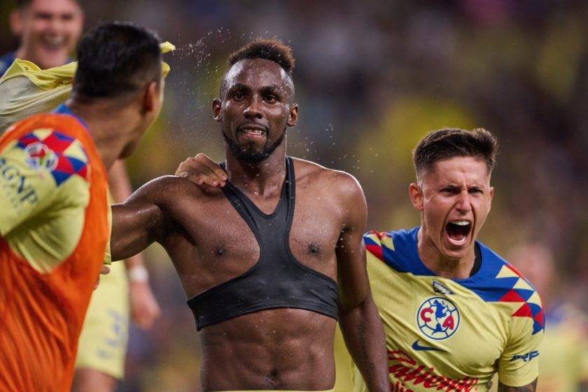 Julián Quiñones ya eligió jugar con la Selección Mexicana. 