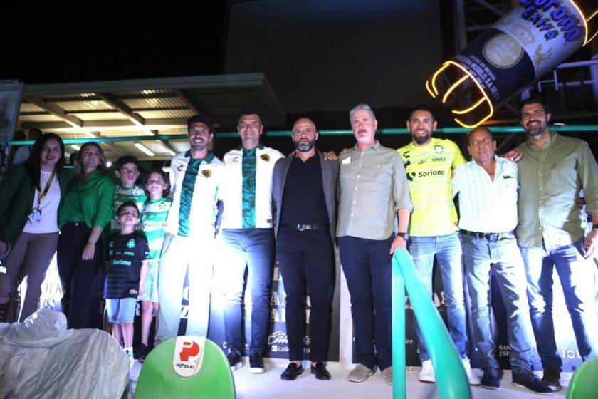 Celebra Santos Laguna 40 años con grandes figuras de su historia