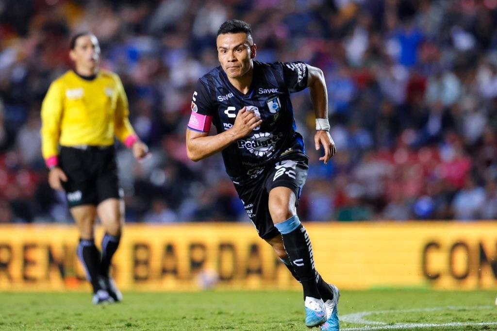 Lee más sobre el artículo Querétaro 1  Xolos 0, los Gallos ganan el Caliente Bowl con polémico arbitraje