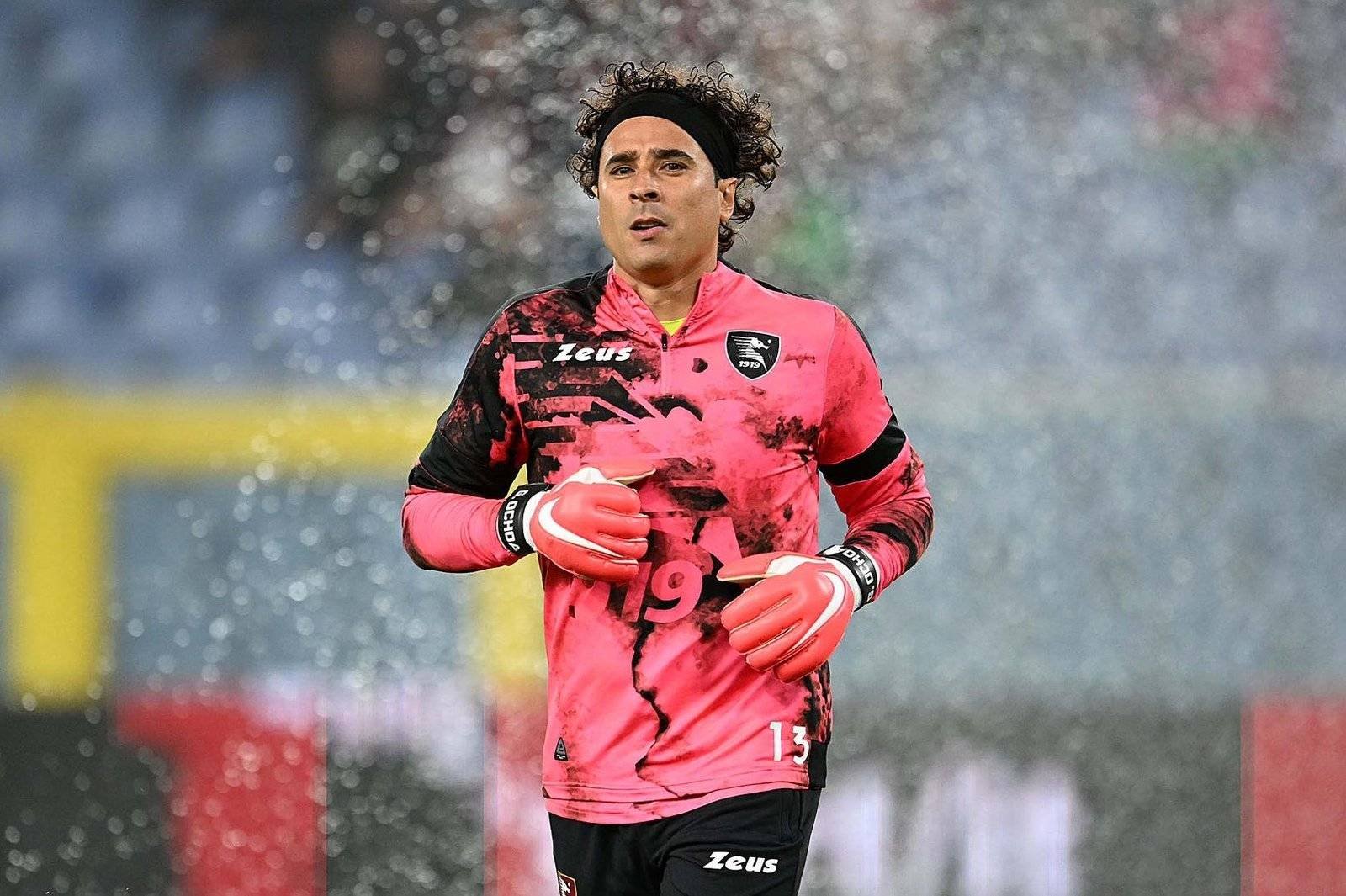 Ochoa con brillante actuación en el partido.