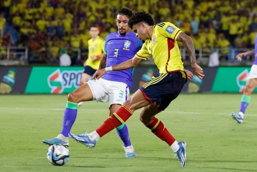 Colombia derrotó 2-1 a Brasil. 