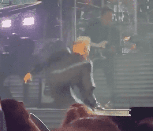 Lee más sobre el artículo Luis Miguel sufre caída en el escenario durante su quinto concierto en la Ciudad de México (Video)