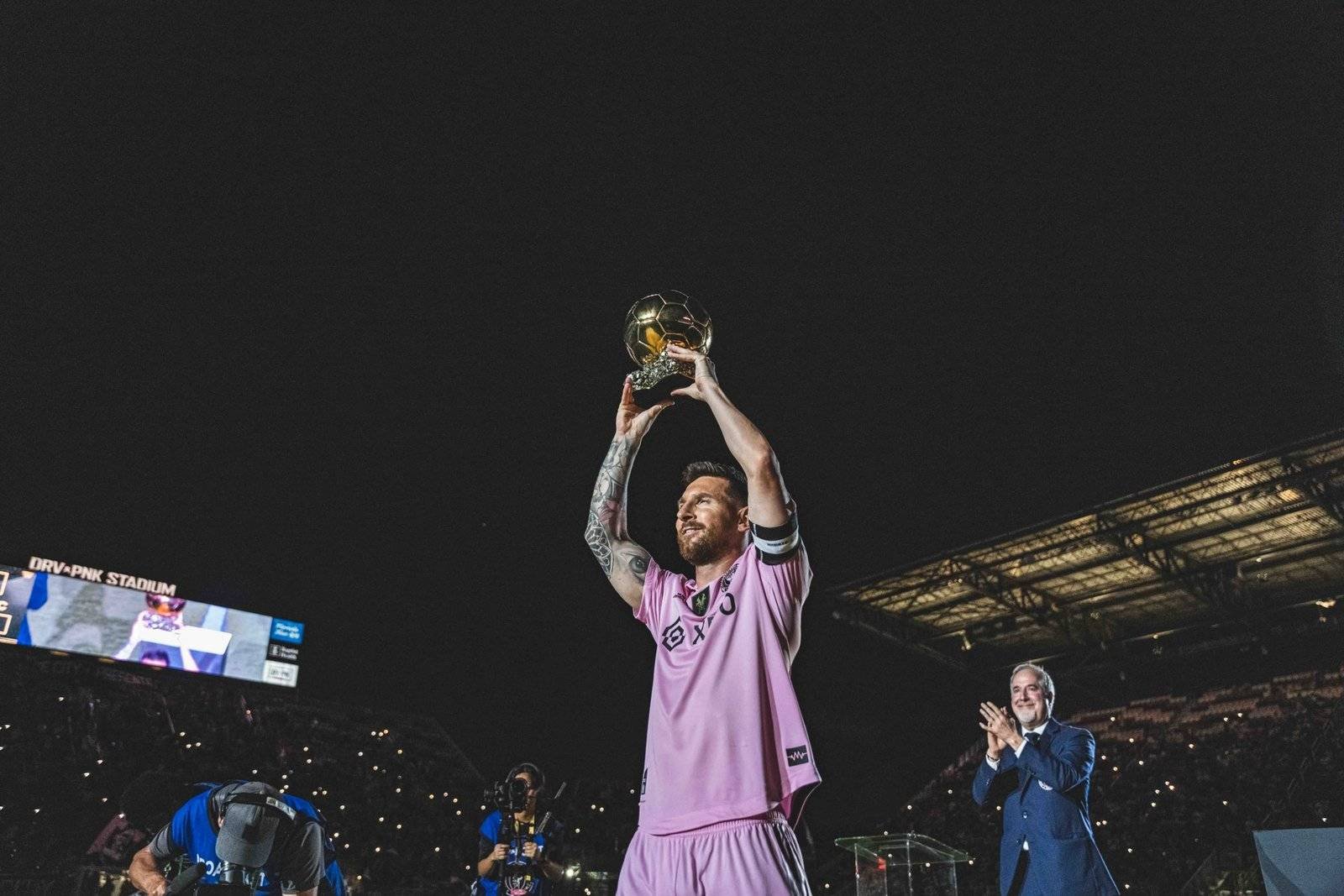 Messi, galardonado por su octavo balón de oro.