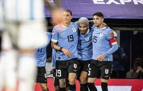 Araújo marcó el primer gol de Uruguay.