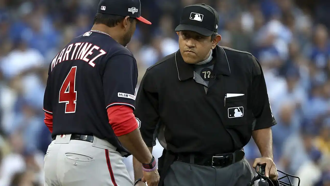 ALFONSO MÁRQUEZ, umpire mexicano de GRANDES LIGAS. 