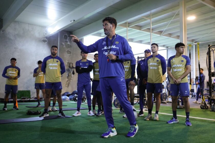 GUSTAVO LEMA entrenador de los PUMAS. 