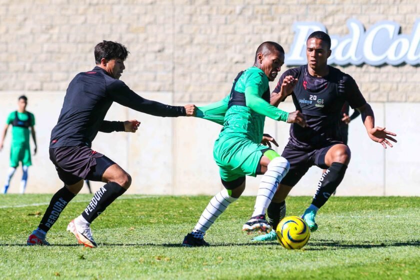 PEDRO AQUINO ante los defensores del ATLAS. 