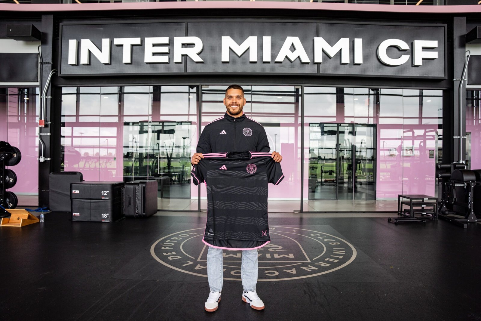 Nico Freire firma su contrato con el Inter Miami