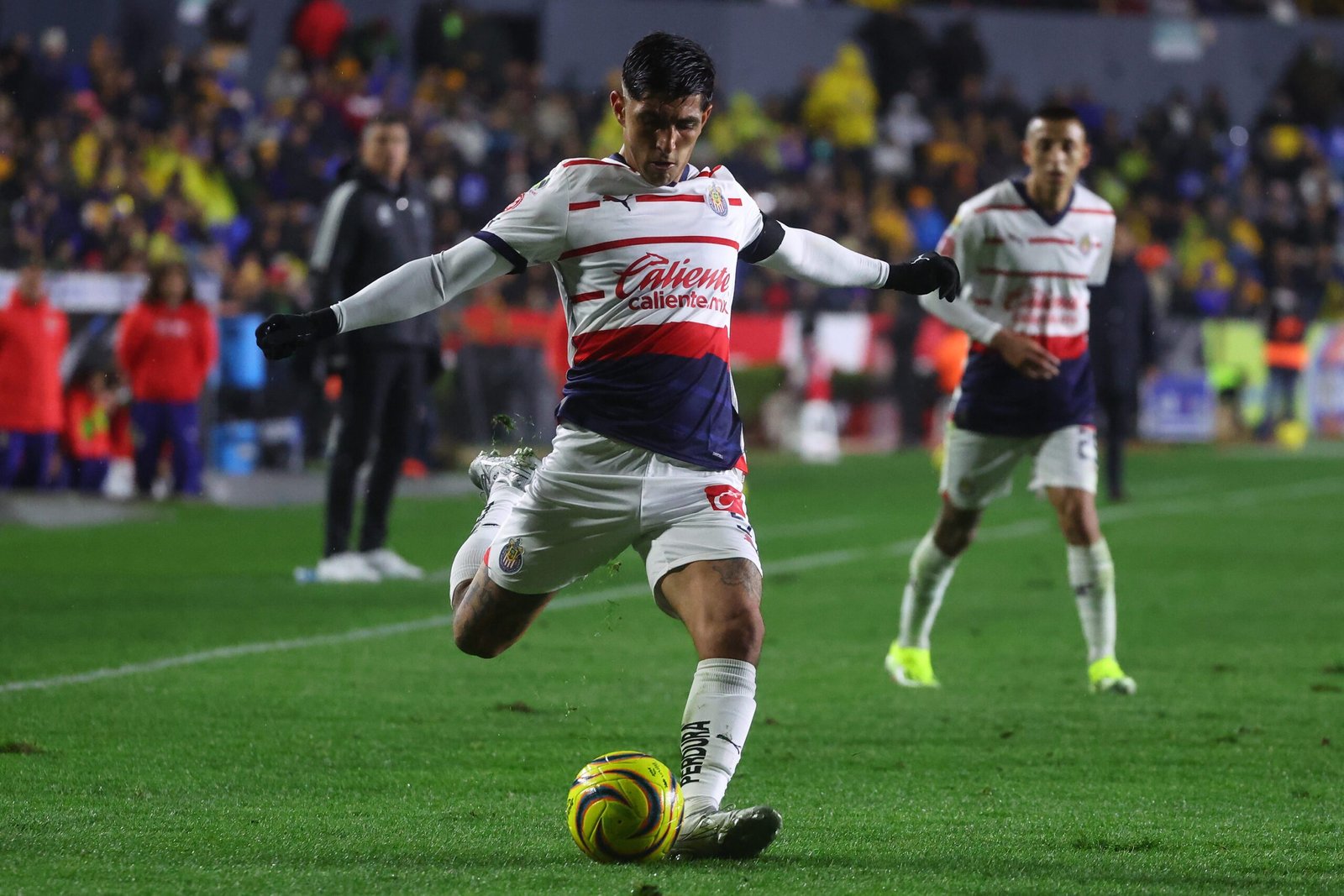 Tigres vence 1-0 a Chivas