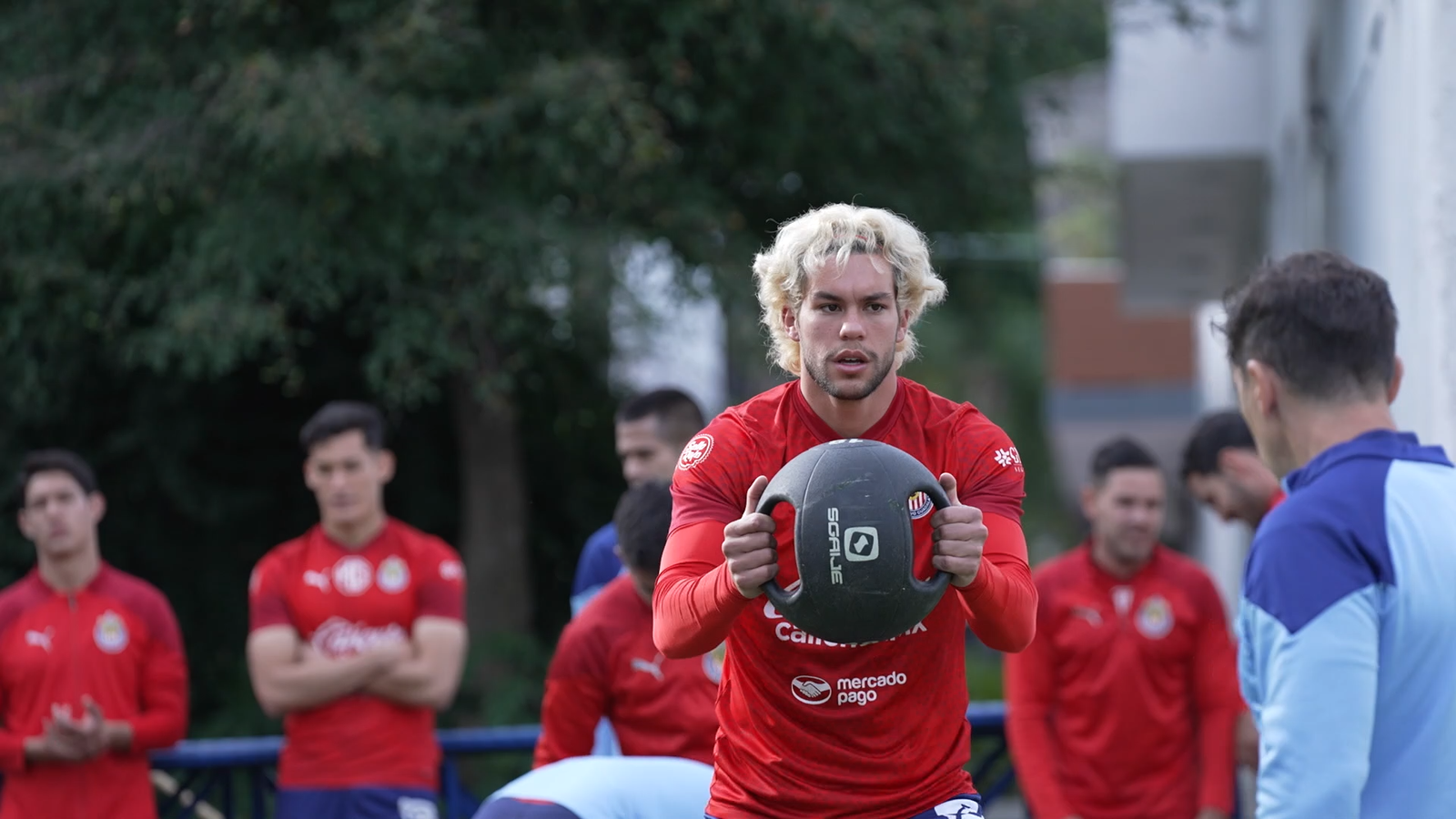 Lee más sobre el artículo Chivas Rayadas del Guadalajara en Plena Preparación para Enfrentar a Tigres UANL