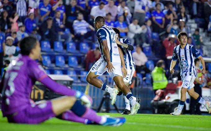 SALOMÓN RONDÓN se estrenó en la LIGA MX con un gol.