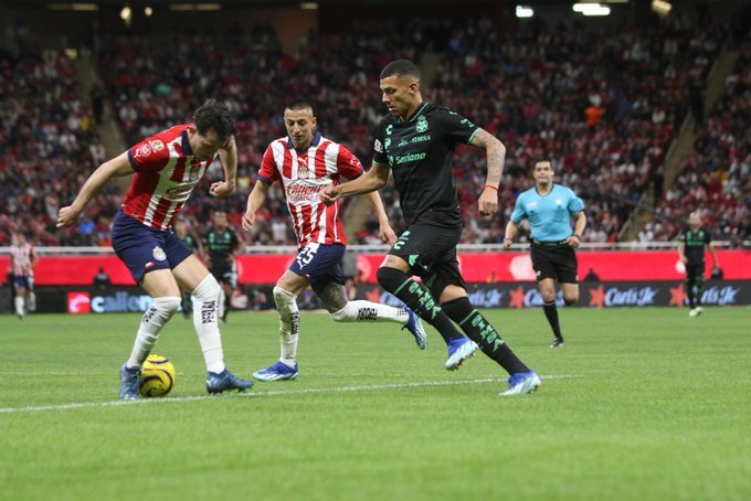 Lee más sobre el artículo Chivas empata 1-1 con Santos con gol de último minuto