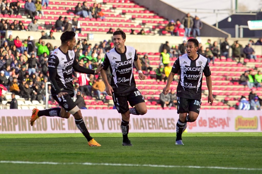 Necaxa empata 2-2 con FC Juárez y sigue invicto