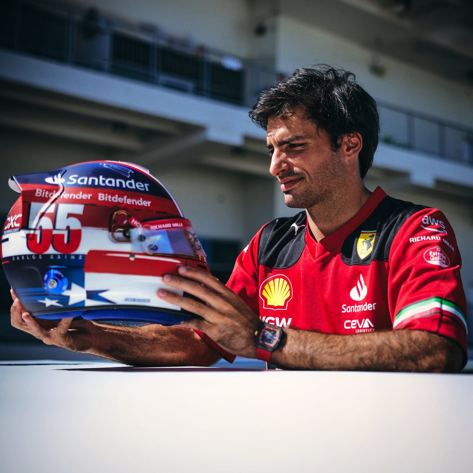 Carlos Sainz se despide de Ferrari