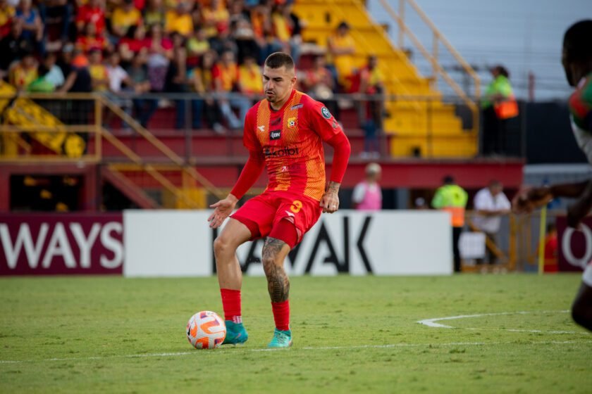 Herediano vence 2-0 al Robinhood 