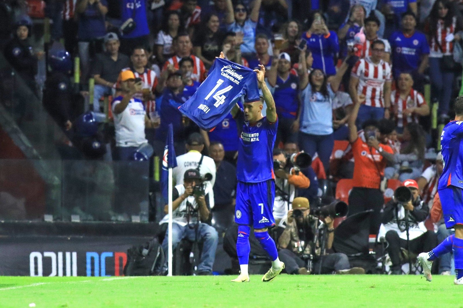 Lee más sobre el artículo Cruz Azul golea 3-0 a las Chivas