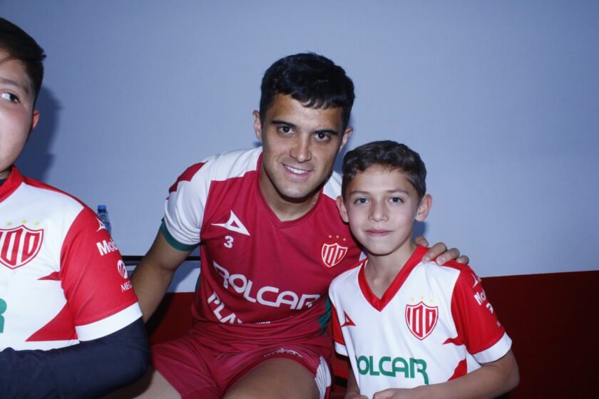 Jugadores del Necaxa conviven con niños del Torneo Interfiliales