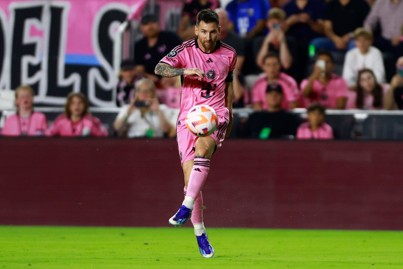 Lee más sobre el artículo Inter Miami derrota 3-1 a Nashville SC y avanza a Cuartos de Final en la Concacaf