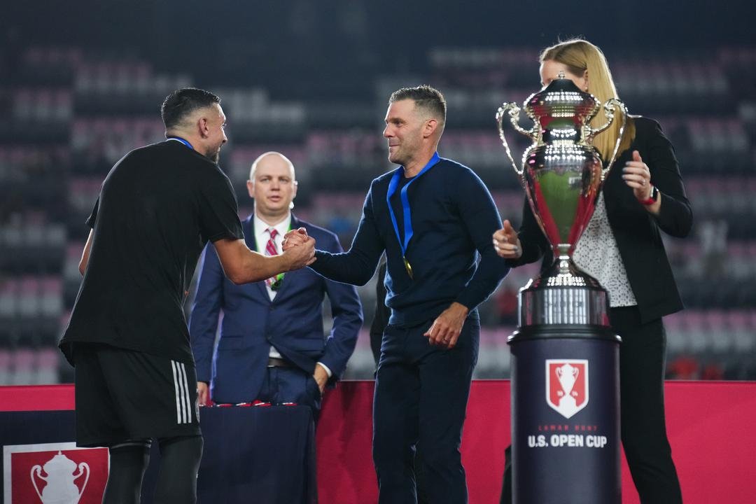 Ben Olsen firma como entrenador del Houston Dynamo FC hasta el 2023 