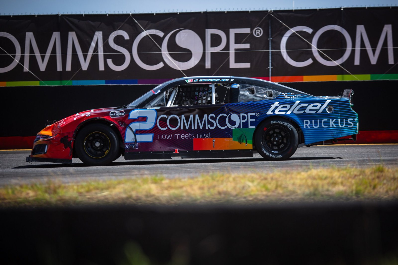 Abraham Calderón gana la carrera de NASCAR México en Chiapas