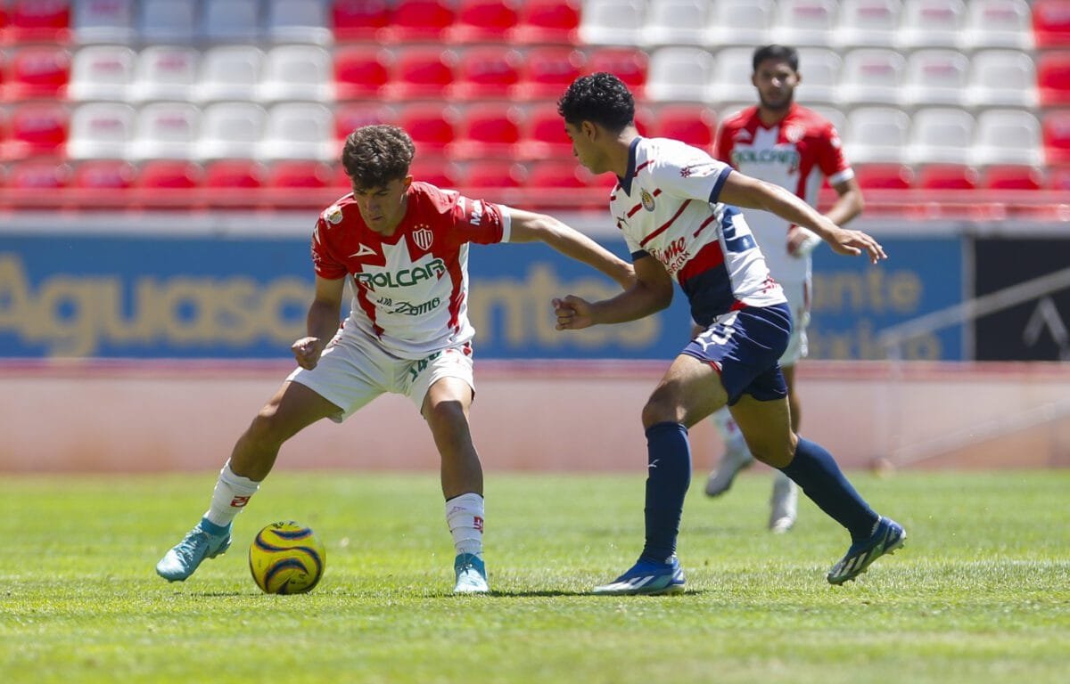 Chivas toma ventaja 1-0 sobre Necaxa en la final de la Sub 18