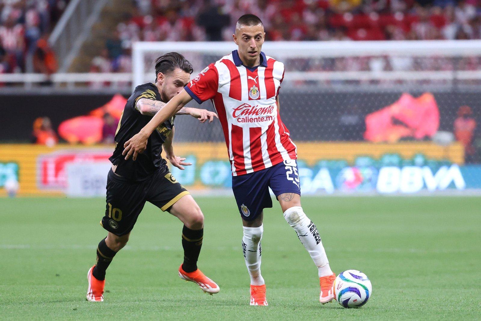 Lee más sobre el artículo Chivas derrota 1-0 al Toluca y tiene ventaja para el partido de vuelta