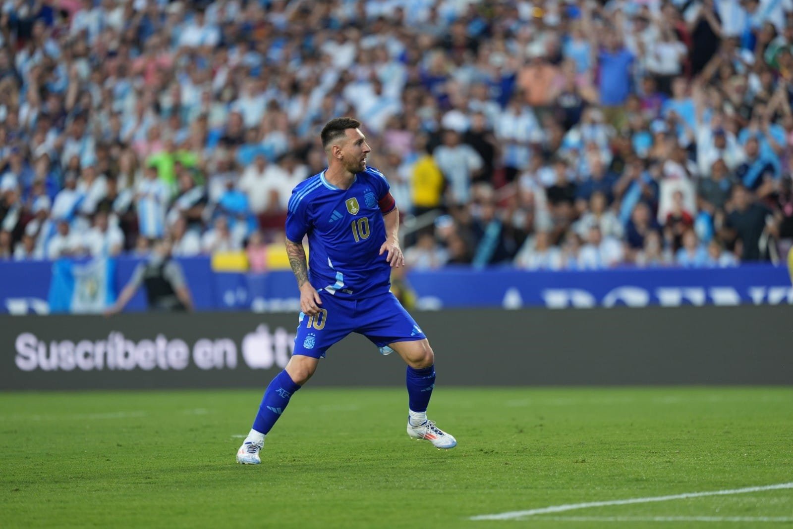 Lee más sobre el artículo Copa América: Argentina golea 4-1 a Guatemala con dobletes de Messi y Lautaro