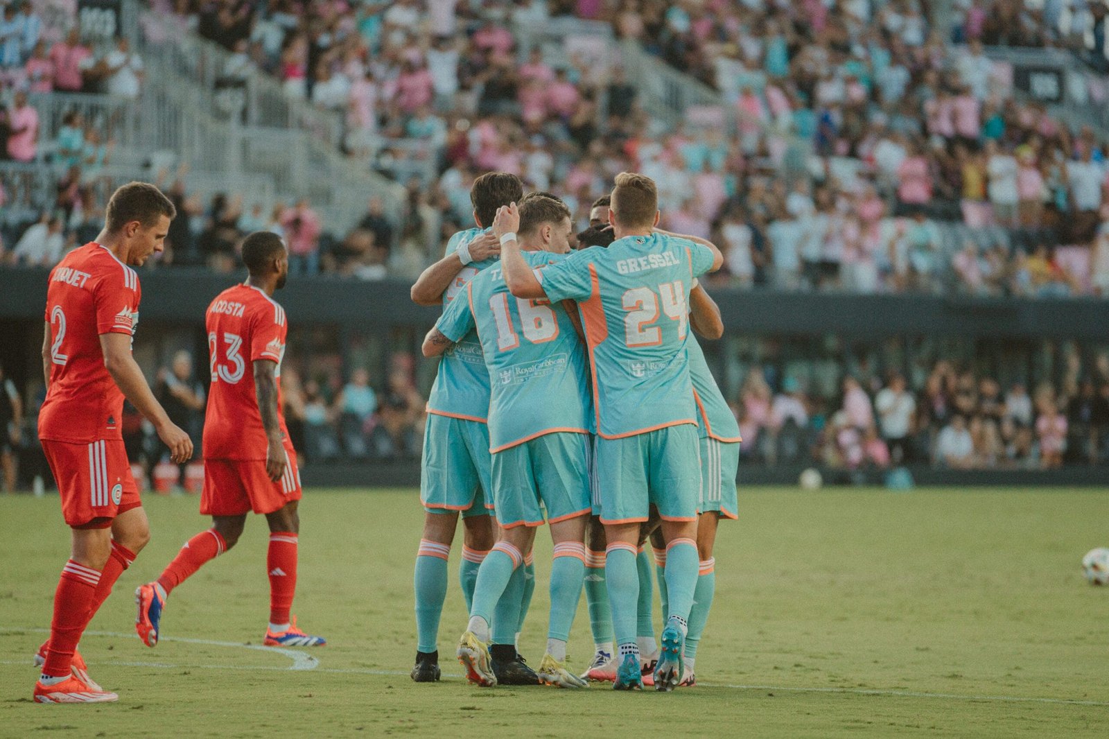 Lee más sobre el artículo MLS: Inter Miami vence 2-1 al Chicago Fire en nuevo homenaje a Leo Messi